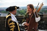 Lord Mayor of Nottingham talking to Robin Hood